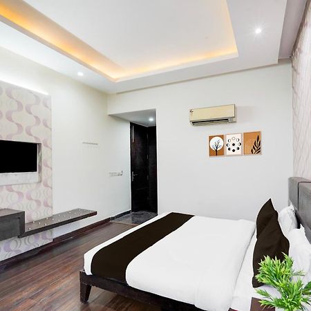 Super Townhouse Sector 51 Noida Near Metro Station Hotel Bagian luar foto
