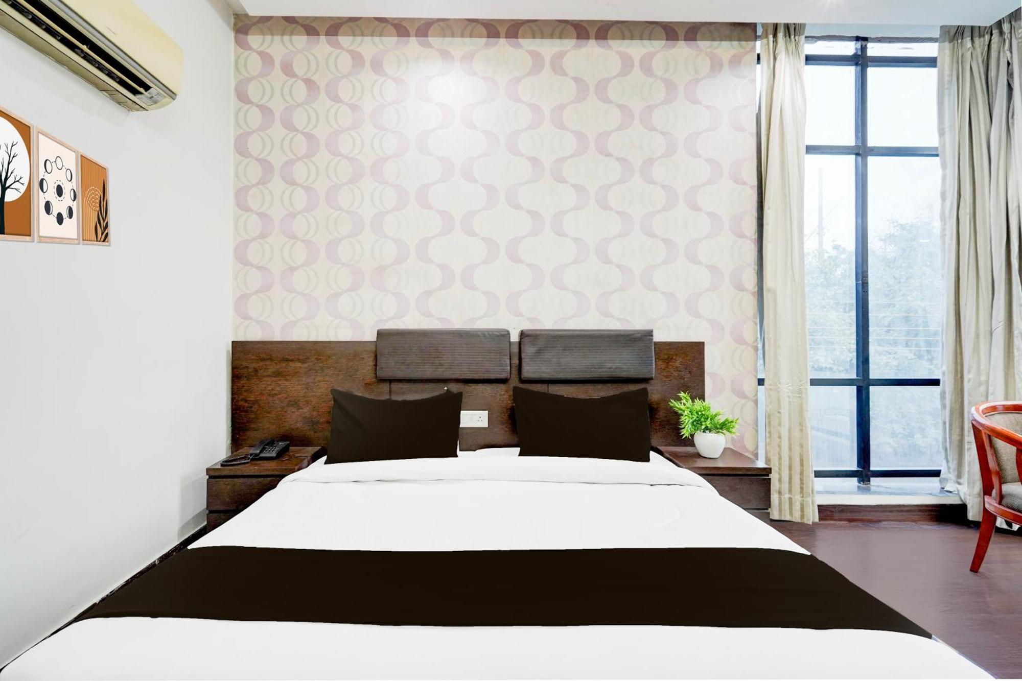 Super Townhouse Sector 51 Noida Near Metro Station Hotel Bagian luar foto