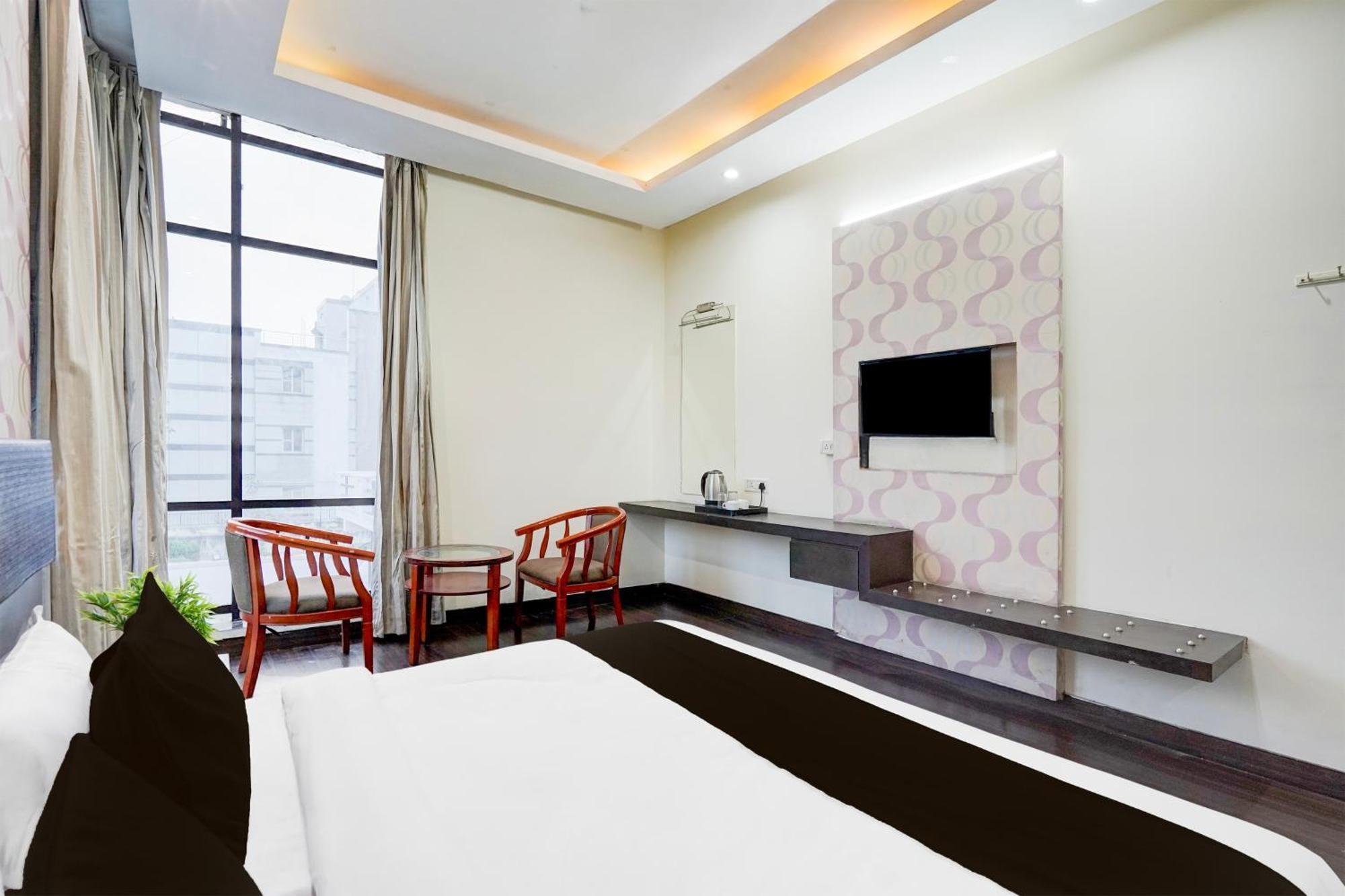 Super Townhouse Sector 51 Noida Near Metro Station Hotel Bagian luar foto