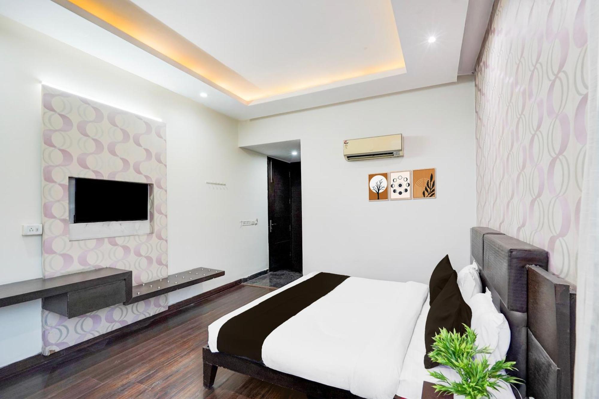 Super Townhouse Sector 51 Noida Near Metro Station Hotel Bagian luar foto
