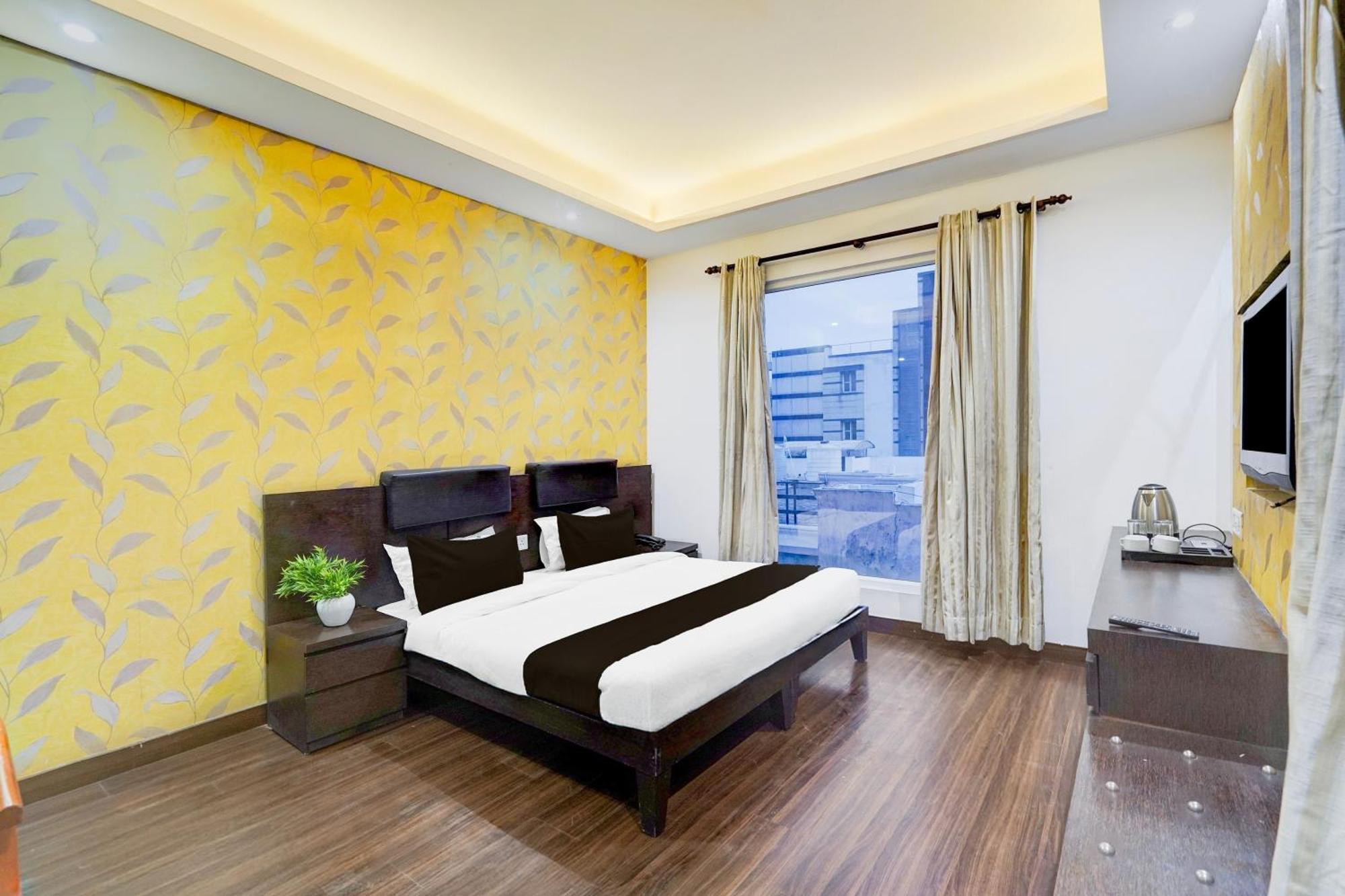 Super Townhouse Sector 51 Noida Near Metro Station Hotel Bagian luar foto