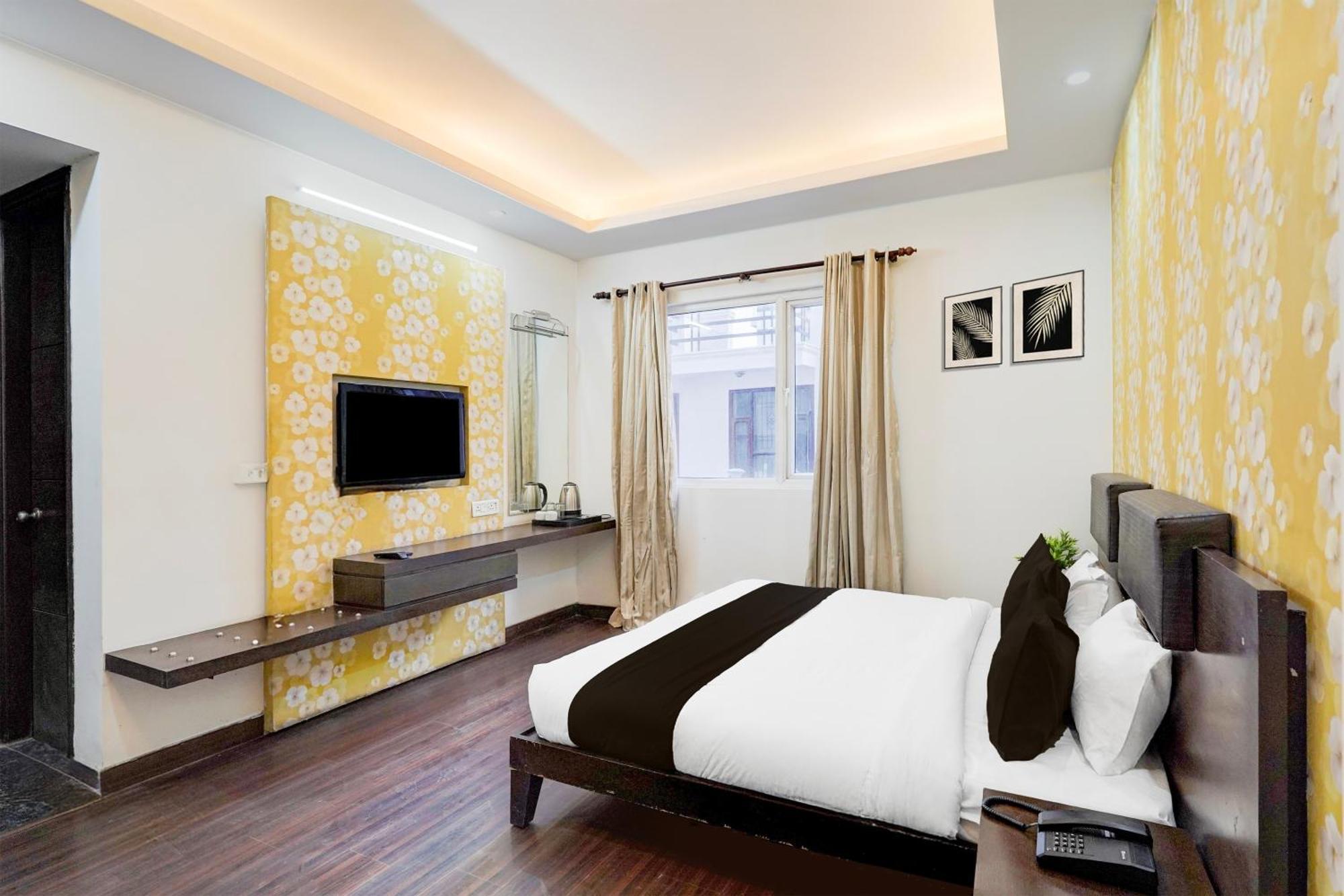 Super Townhouse Sector 51 Noida Near Metro Station Hotel Bagian luar foto