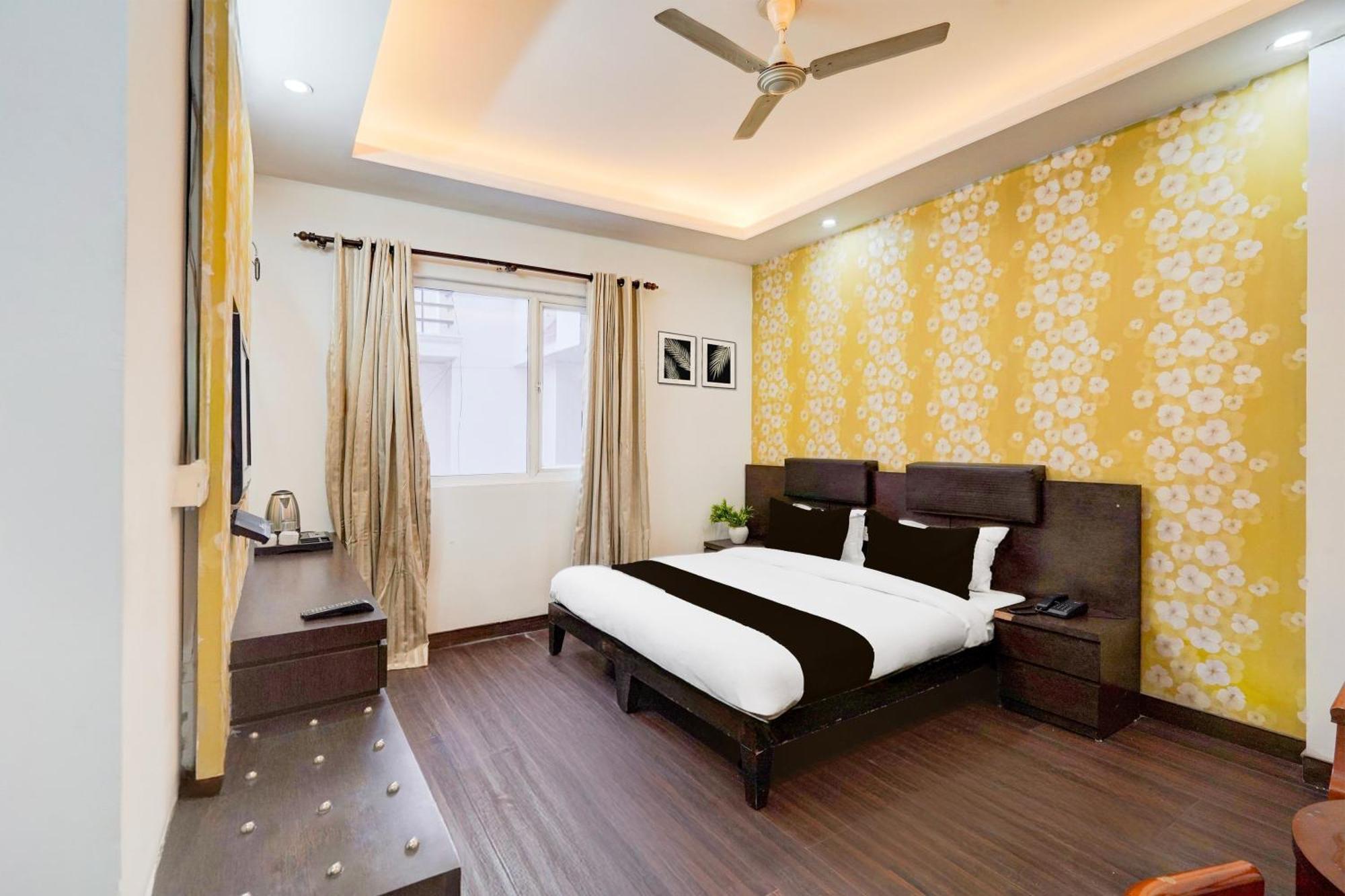 Super Townhouse Sector 51 Noida Near Metro Station Hotel Bagian luar foto