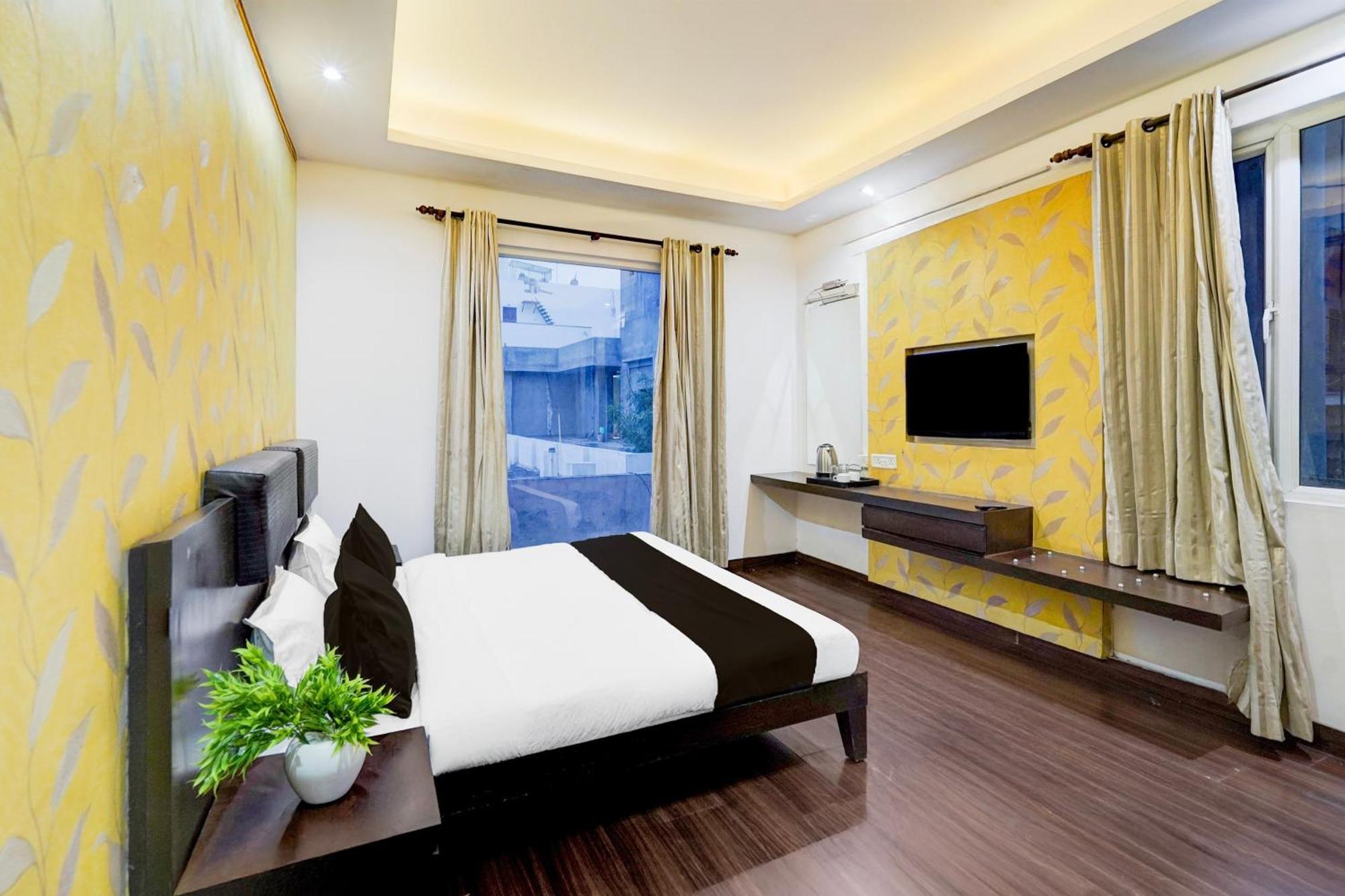 Super Townhouse Sector 51 Noida Near Metro Station Hotel Bagian luar foto