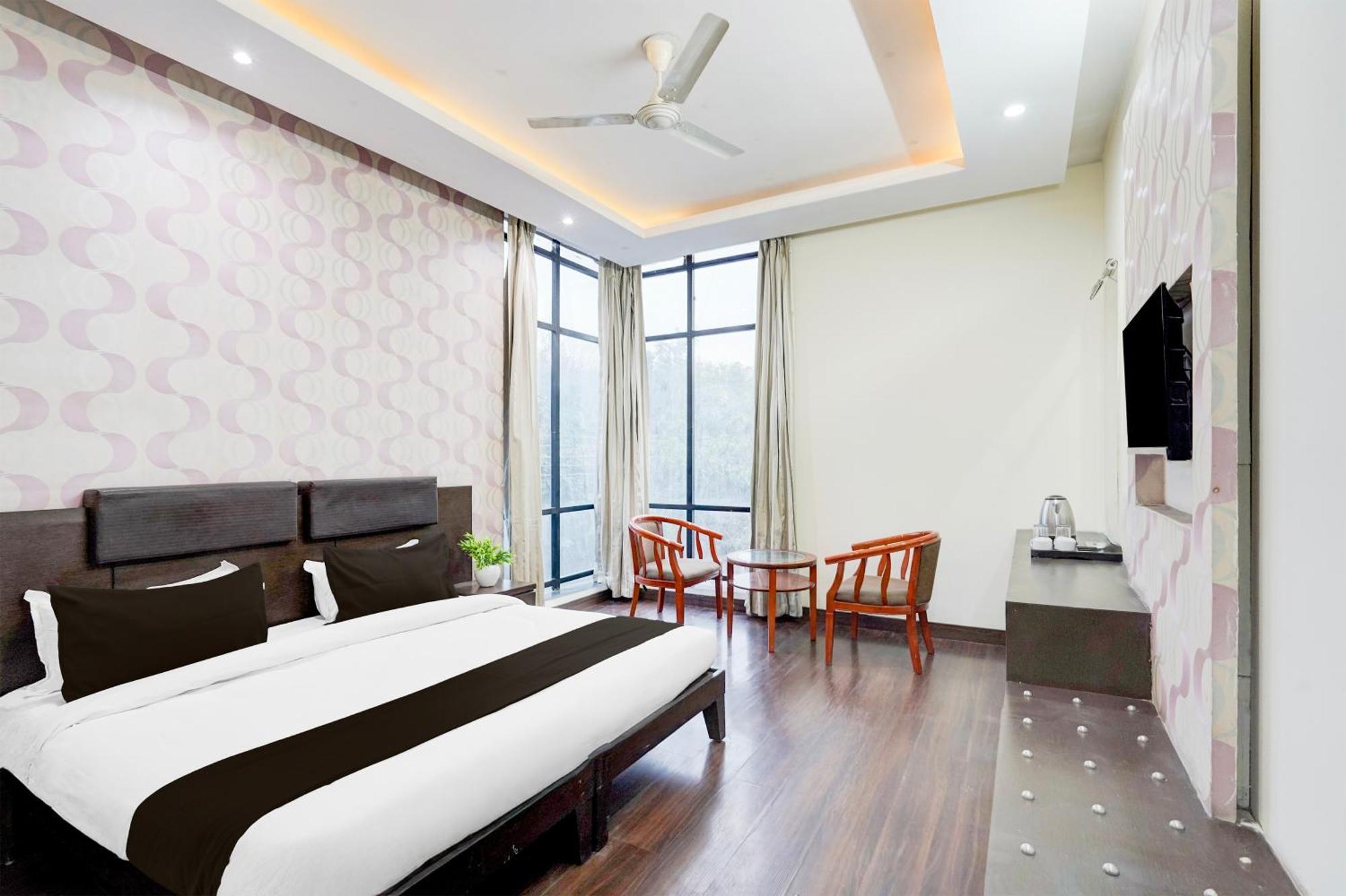 Super Townhouse Sector 51 Noida Near Metro Station Hotel Bagian luar foto