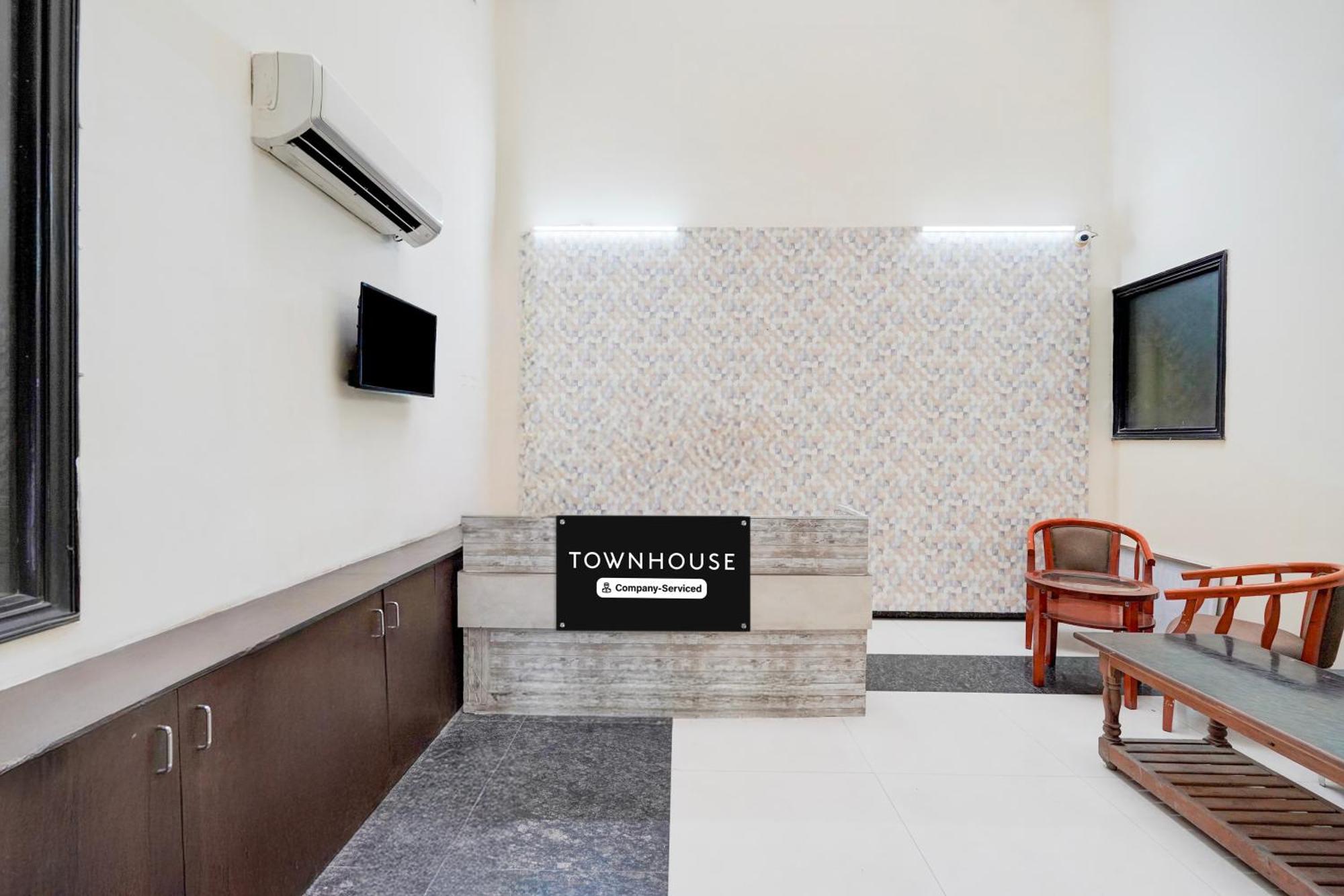 Super Townhouse Sector 51 Noida Near Metro Station Hotel Bagian luar foto