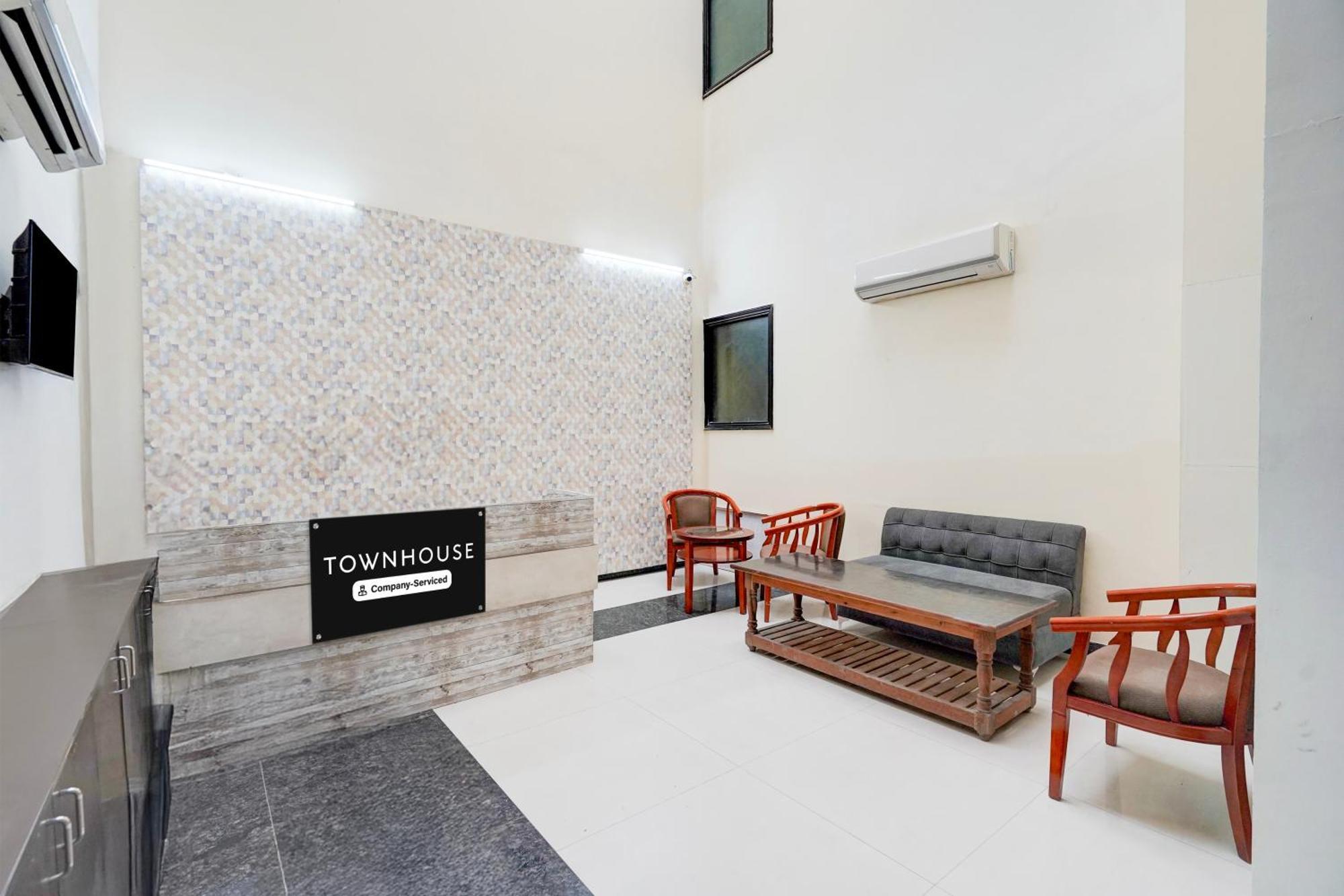 Super Townhouse Sector 51 Noida Near Metro Station Hotel Bagian luar foto
