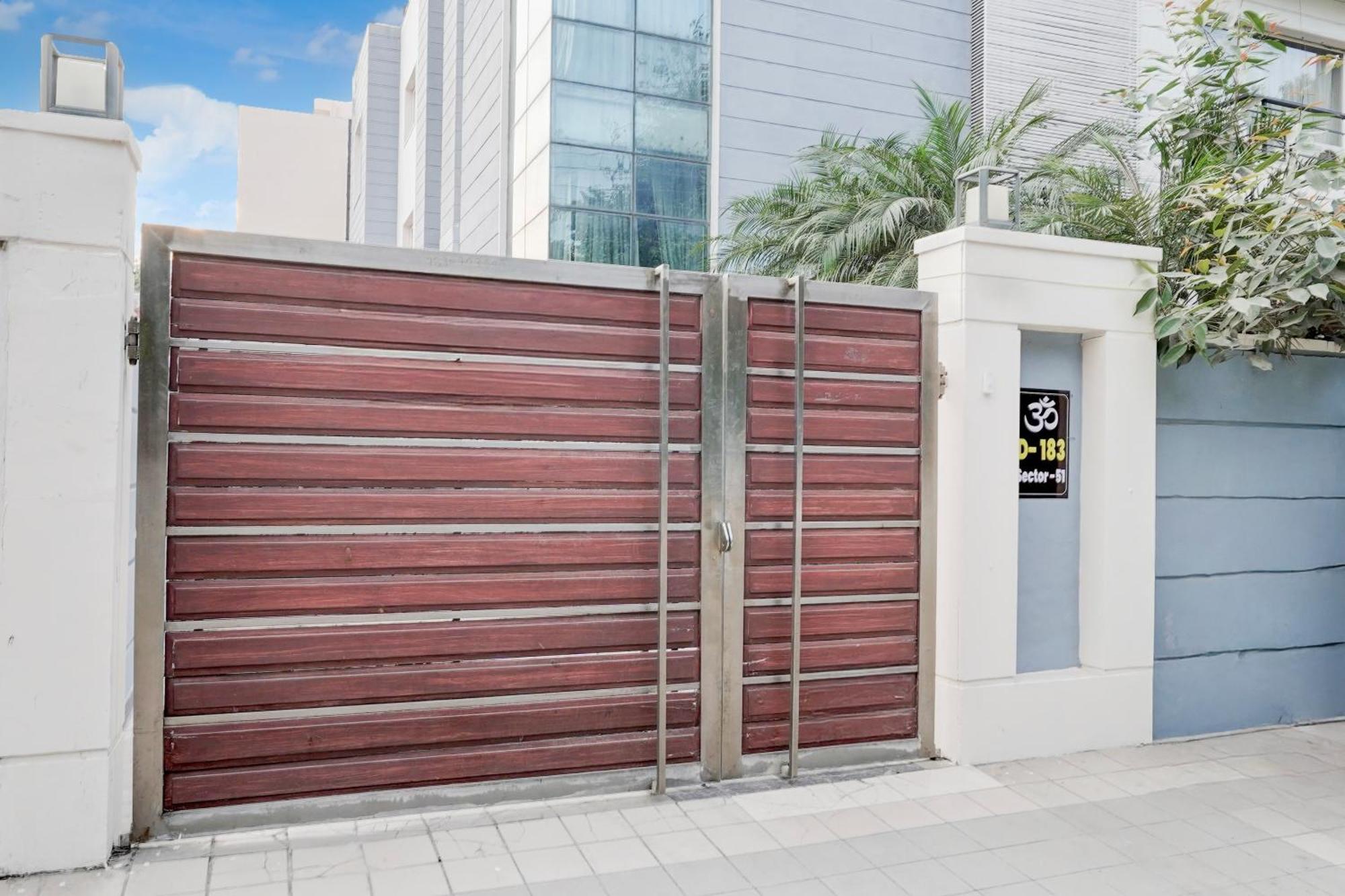 Super Townhouse Sector 51 Noida Near Metro Station Hotel Bagian luar foto